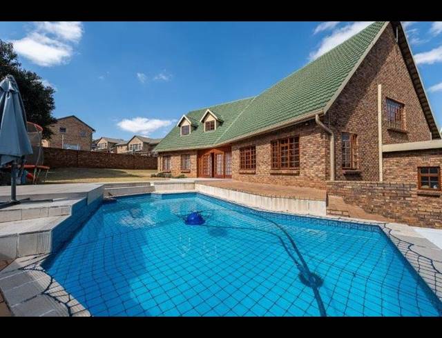 4 BEDROOM HOUSE FOR SALE IN OAKDENE